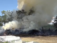 Incendiu puternic în curtea unei biserici din Vaslui, provocat de un rest de lumânare aprinsă