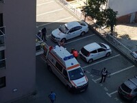 Un bărbat dezbrăcat a căzut de la etajul șase al unui bloc din București
