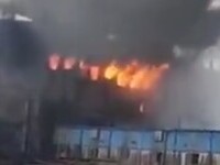 52 de morți, după explozia unei fabrici în Bangladesh. Oamenii au sărit pe geam ca să se salveze