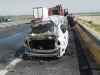 O mașină a ars complet pe A1. Traficul s-a desfășurat pe o singură bandă. VIDEO