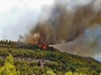 Mai multe hoteluri de pe insula grecescă Samos, evacuate din cauza unui incendiu major