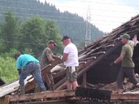 O familie din Neamț a rămas pe drumuri în urma unui incendiu. Vecinii au sărit în ajutor