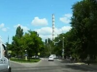 Ce a pățit un șofer care a oprit regulamentar la o cale ferată. VIDEO