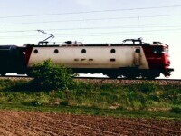 Dezastru în trenurile CFR. Oamenii călătoresc în condiții inumane, fără aer condiționat și în mizerie