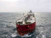 Un român membru al echipajului petrolierului Mercer Street, ucis într-un atac asupra navei în Marea Arabiei