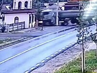 Șoferul unui camion a pierdut controlul volanului și a intrat cu TIR-ul în capela unei biserici, în Dâmbovița