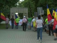 Protestul localnicilor și turiștilor din Târgu Jiu, împotriva șantierului etern de lângă Poarta Sărutului
