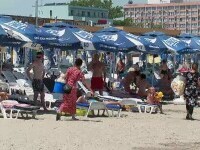 Combinația perfectă: comercianții ambulanți vând hepatită, turiștii o cumpără și aruncă resturile direct pe plajă