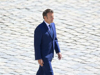 Premieră pentru un președinte: Emmanuel Macron a survolat Parisul înaintea Zilei Naţionale a Franţei. VIDEO