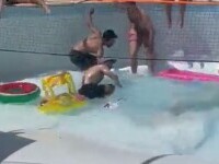 VIDEO Tragedie la ștrand. Un bărbat a murit după ce podeaua piscinei în care se afla s-a prăbușit și l-a înghițit cu totul