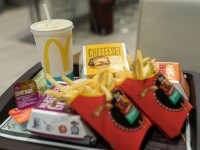 McDonald's a majorat prețul cheeseburgerului pentru prima dată în ultimii 14 ani, în Marea Britanie
