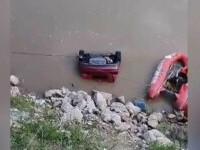 Doi tineri au plonjat cu mașina în Someș, la Satu Mare. Doar unul a fost găsit, în stare de șoc