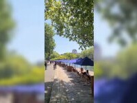 La plajă în Paris. Malul Senei s-a transformat într-o oază de relaxare