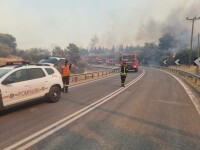 Pompierii români din Grecia intervin pentru stingerea unui incendiu de vegetaţie uscată şi pădure, la nord-vest de Atena