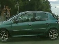 O mașină s-a „parcat” singură la Oradea, după ce a traversat un drum cu patru benzi. Amenda primită de șofer