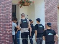 Percheziții la mafia buletinelor. 200 de descinderi la o rețea care vindea acte false către ruși, ucraineni și moldoveni