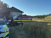 Un copil de nici trei ani aflat pe marginea unei șosele a fost spulberat de o mașină, în Cluj. Nu a putut fi salvat