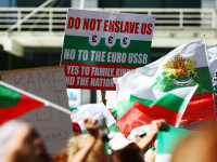 Proteste în Bulgaria faţă de adoptarea monedei euro. Manifestanţii cer referendum şi demisia guvernului. GALERIE FOTO