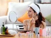 Cum îți păstrezi machiajul intact în zilele caniculare. Ce produse să alegi pentru a avea un machiaj lejer de vară