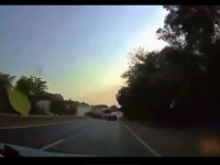 Accident mortal pe centura Bucureștiului. Momentul în care un TIR rupe parapetul și strivește o mașină pe contrasens. VIDEO