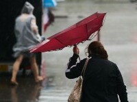 Cod roşu de vijelii în zece judeţe. Rafale de până la 120 km/h și grindină de mari dimensiuni. Harta zonelor vizate