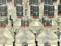 Rusia pierde teren în producția de vodcă. Ce afecteaza, de fapt, industria băuturilor alcoolice rusești