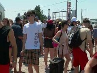 Costineștiul devine epicentrul distracției. „Beach, Please!” a blocat traficul și a adus zeci de mii de turiști la mare