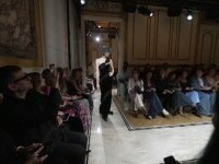 Casa de modă Armani și-a prezentat noua colecție la Paris. Marele absent la prezentare a fost chiar Giorgio Armani