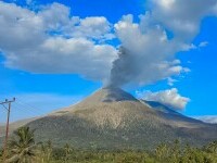 eruptie vulcan indonezia