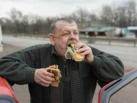 Un bucureștean a comandat kebab de 225 de ori într-un an. Cifrele ”cu de toate” despre noua mâncare națională a României