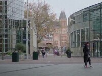oameni pe strada olanda