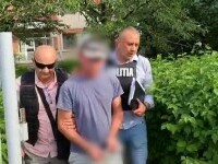 Ce le-a spus polițiștilor șoferul care a lovit cu mașina doi oameni care îl alergau pe câmp, după un conflict în trafic