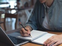 Un elev a fost dat afară din casă de părinți după ce a luat o notă prea mică la examene. Ce a urmat