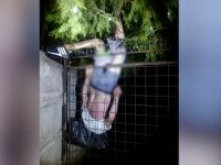 Un bărbat a rămas agăţat de un gard în timp ce era urmărit de poliţişti, în Buzău