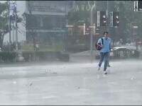 Furtuna de cod roșu, care a lovit cu 100 km/h, a ucis un om și a rănit alți doi. „Nu cred că mai ajungem acasă întregi”