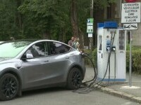 Au început să apară mai multe stații pentru maşinile electrice. Specialiștii estimează că numărul lor depășește 5.000