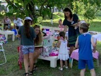 Târg inedit de educație financiară la Iași. Micuții au negociat, au vândut și au schimbat jucării și obiecte făcute de ei