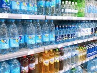 Apa îmbuteliată, sub lupa ANPC. Nereguli grave la sute de comercianți, amendați cu aproape două milioane de lei