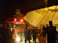 Urmarile furtunii de miercuri noaptea: panou infipt in masina!