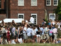 Gata cu sesiunea! Betii, lesinuri si orgii la Cambridge!