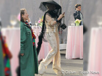 Lady GaGa si-a pus costumul de paiata si a mers la liceul surioarei