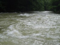 UPDATE: Pericol de inundatii in Caras-Severin. Cota de atentie a raului Cerna a fost depasita