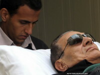 Hosni Mubarak pe targa, la proces