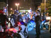 Prietenii motociclistului mort intr-un accident produs in Capitala s-au strans la locul tragediei