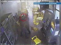 Clientul unui bar din Buzau, batut cu bata de baseball de doi barbati. Incidentul a fost filmat