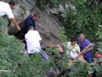 ACCIDENT IN MUNTENEGRU. Fotografii cutremuratoare din prapastia unde s-a oprit autocarul romanilor