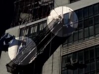 Operatiune de salvare spectaculoasa in New York. Doi muncitori au ramas suspendati la etajul 13