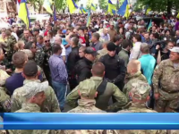 STIRI EXTERNE PE SCURT: Activistii si militarii ucraineni ii cer presedintelui Porosenko sa rupa armistitiul cu rebelii