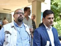 Cristian Popescu Piedone (stg.) si candidatul PNL la Primaria Sectorului 4, Razvan Sava (dr.), au votat la Scoala generala nr. 108 din Bucuresti, in cadrul alegerilor locale 2016