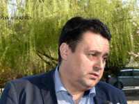 Senatorul PNL Andrei Volosevici, fost primar al Ploiestiului, care este urmarit penal pentru fapte de coruptie in legatura cu finantarea echipei de fotbal Petrolul Ploiesti, soseste la sediul DNA Ploiesti.